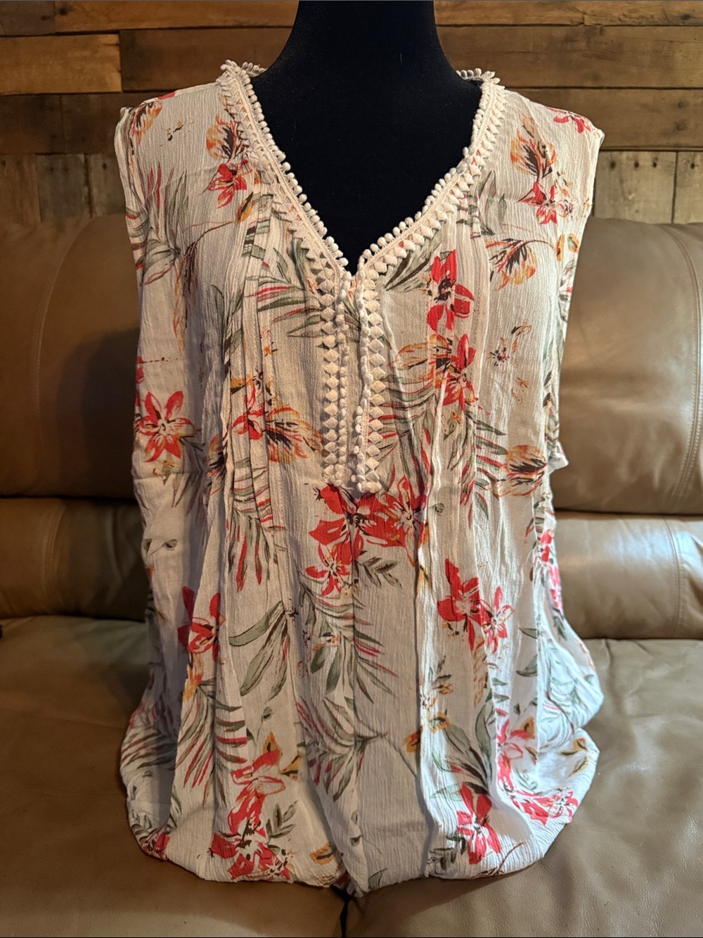 Skies Are Blue Cream Floral V-Neck Sleeveless Camisole